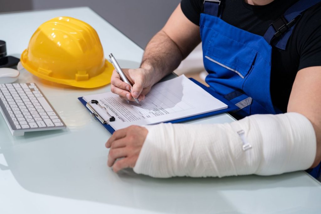 Terceirização: Quem paga a indenização em caso de acidente de trabalho?