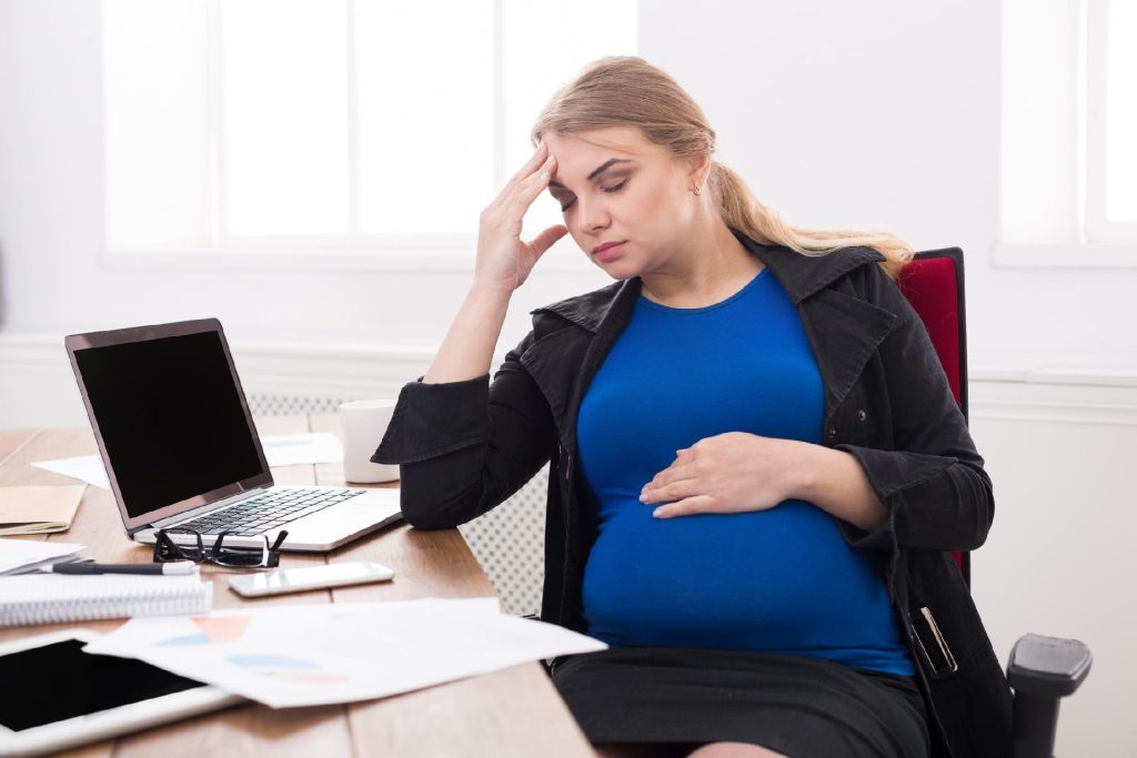 Gestante em trabalho insalubre: a empresa pode me manter exposta a riscos?